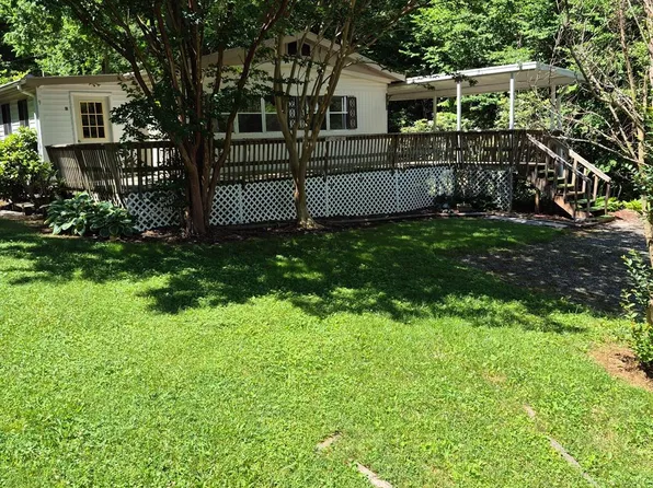 9 Smokey Cove Rd, Canton, NC 28716