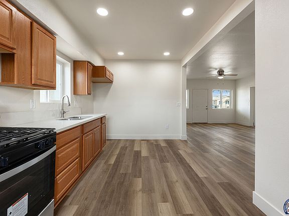 5th image of 663 W Brighton Ave