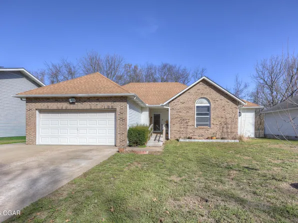 1206 Douglas Ct, Carthage, MO 64836