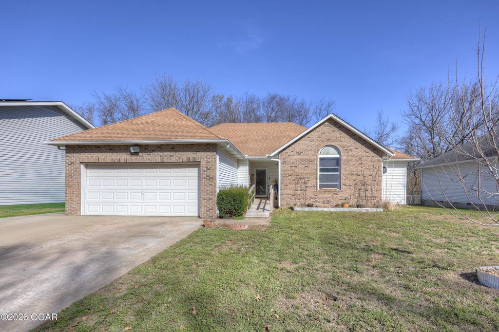 1206 Douglas Ct, Carthage, MO, Carthage