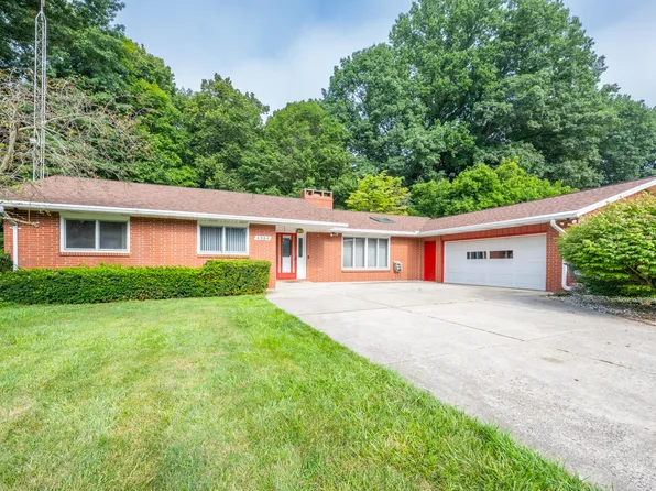 4334 Laurel Dr, Saint Joseph, MI 49085