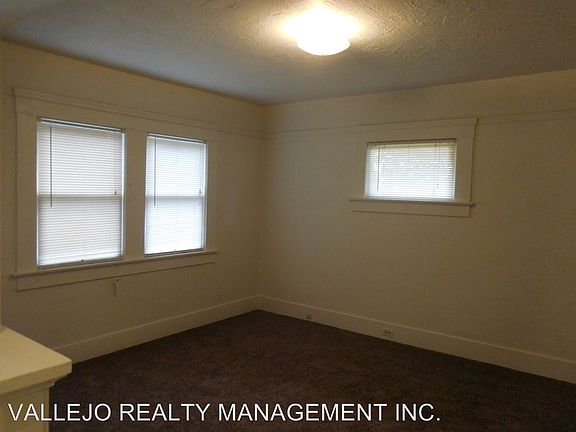2nd image of 403 Hichborn St