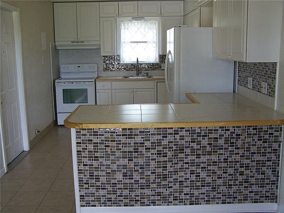 5th image of 1106 Arnold Dr