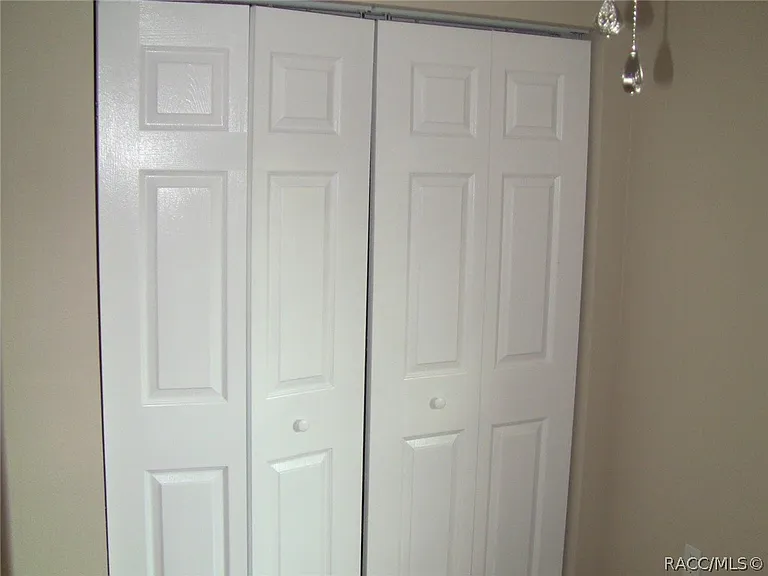 2507 W Oakland Ln — Photo 12