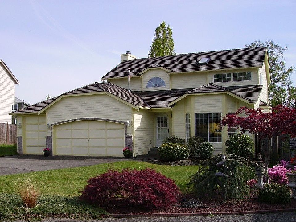 A sunny home on Chinquapin Ridge!