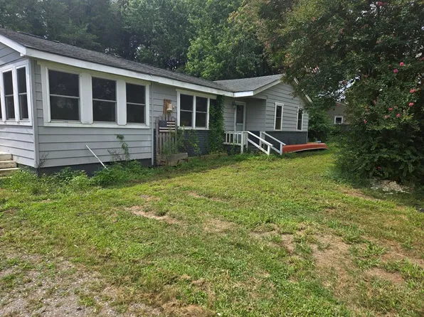 1965 Goodluck Rd, Kilmarnock, VA 22482