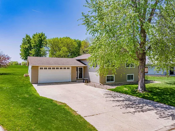 319 Casper Cir, Nya, MN 55368