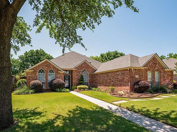 3rd image of 2811 Saint Charles Dr