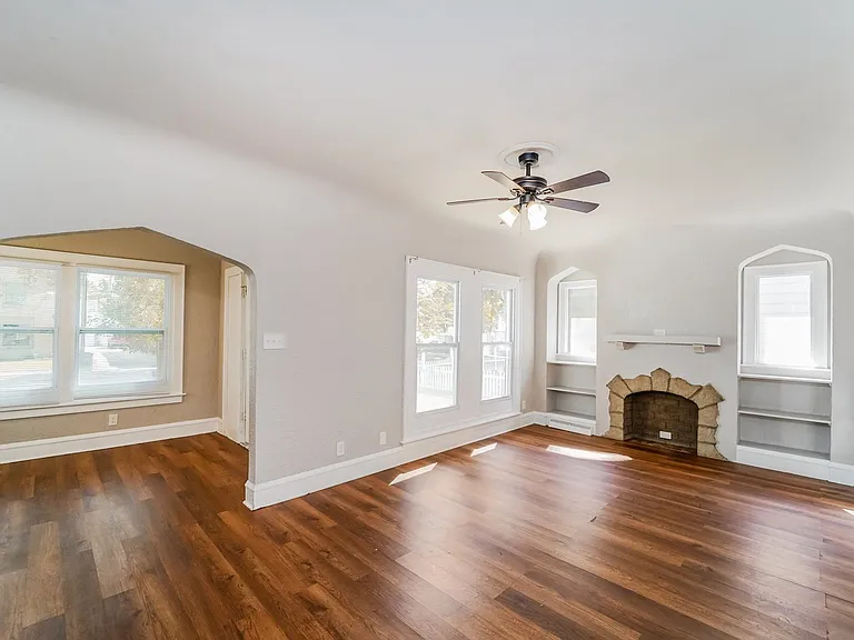997569_019_living_room_13122401.jpg