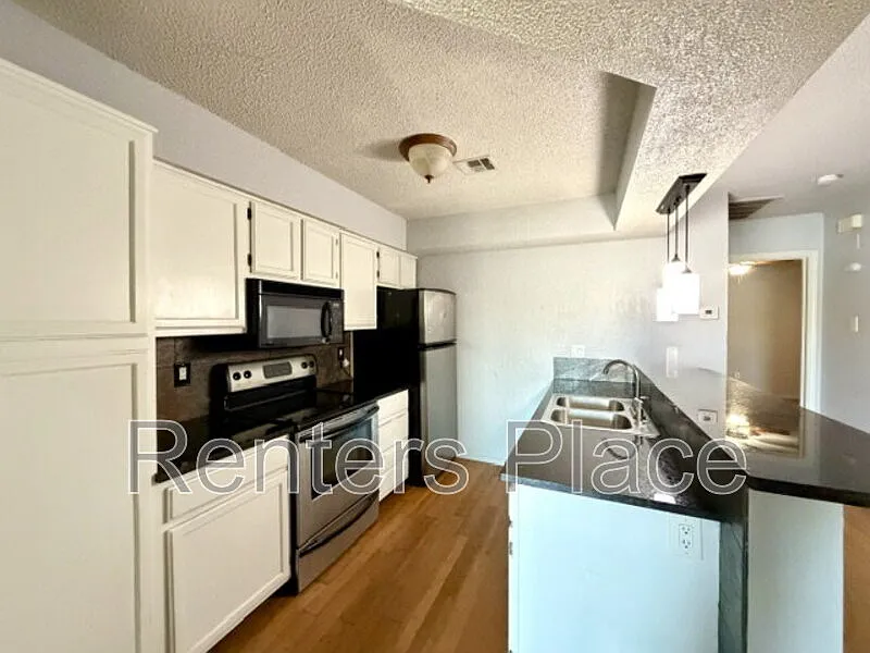 1 bed, 1.0 bath, $900 — Photo 4