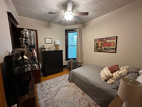4th image of 2521 N Richmond St #2