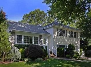 190 Wickham Rd, Garden City, NY 11530