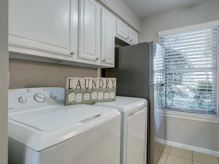 7913 Ellinger Ln — Photo 6