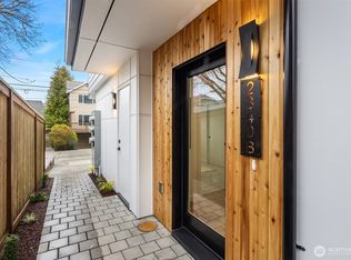 2340 N 64th St #B, Seattle, WA 98103