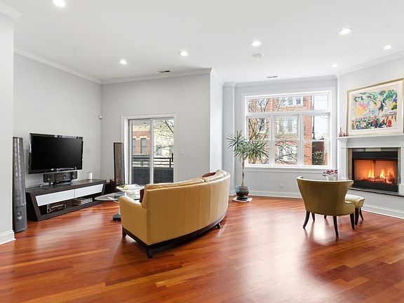 4th image of 1359 W Grand Ave APT 2