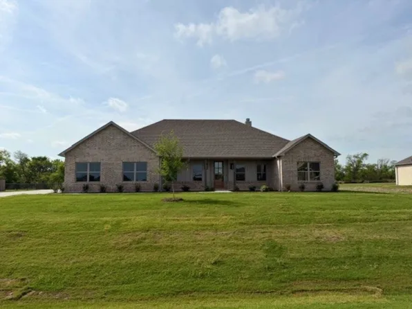 6037 Amber Dr, Sanger, TX 76266