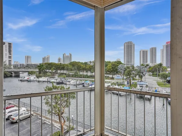 200 Diplomat Pkwy APT 432, Hallandale Beach, FL 33009