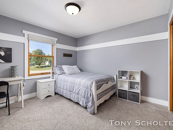 5th image of 7488 Woodside Dr