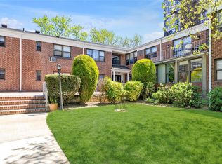 1203 E Broadway APT G11, Hewlett, NY 11557