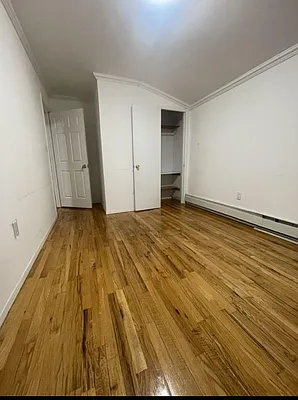 Rented by E Realty International Corp | media 5