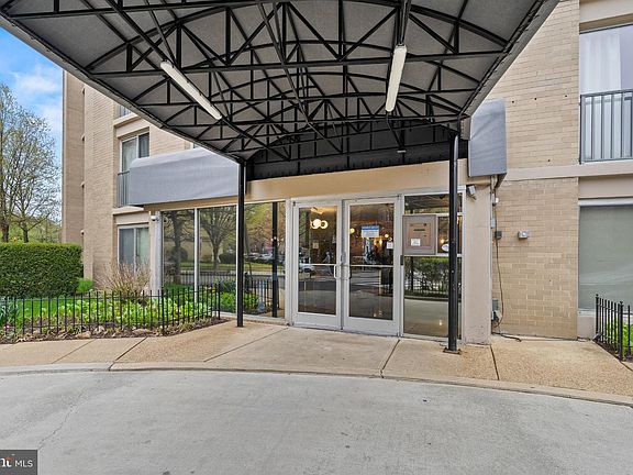 3rd image of 1239 Vermont Ave NW APT 102
