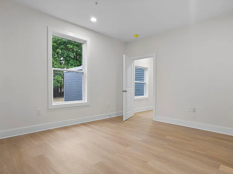 1546 Chapel St #3 — Photo 11