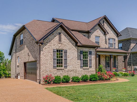 2nd image of 1082 Lillian Ln
