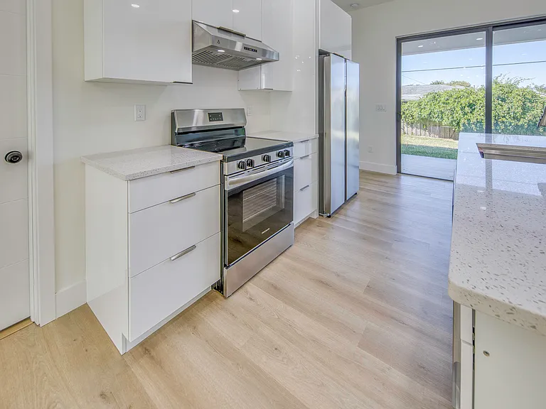 4855 Elmhurst Rd — Photo 5