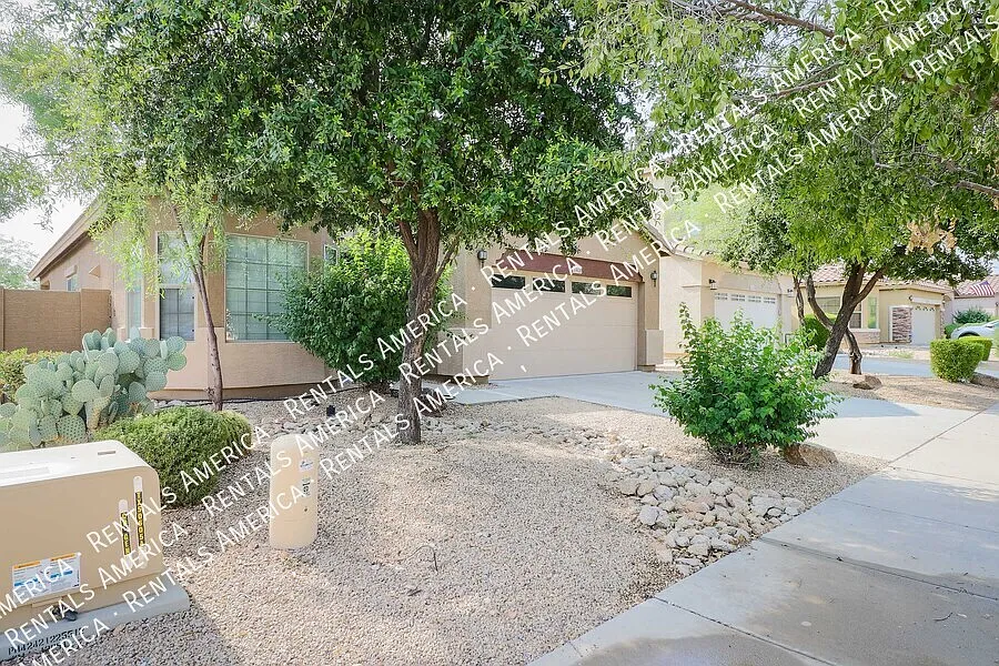 Incredibly Charming Home in Carefree Crossing — Photo 3