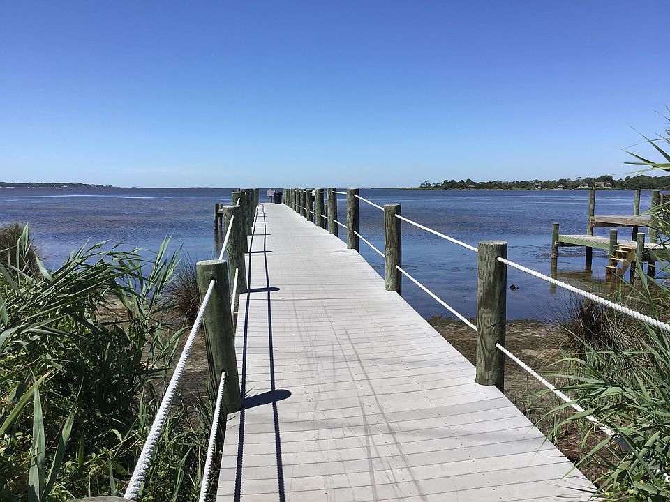 COMMUNITY PIER (SOUND)
