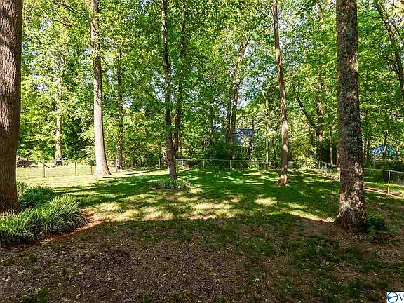 3rd image of 118 Betty Garrett Dr