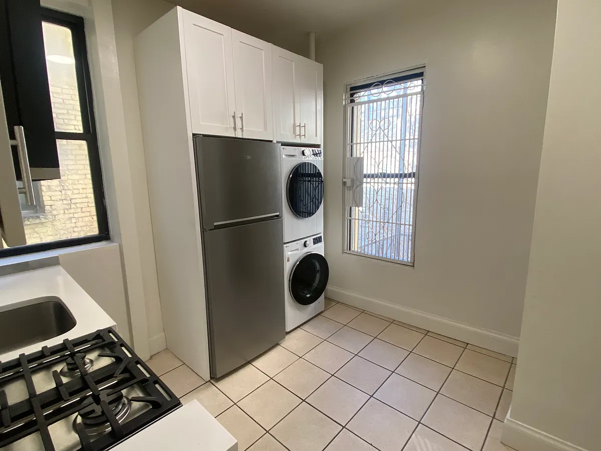 Building Photo - 313 W 54th St #4W