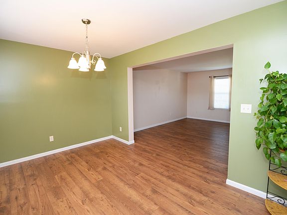 2nd image of 395 Sunnybrook Dr