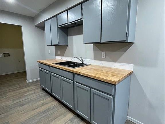4th image of 409 N Pesotum Ave