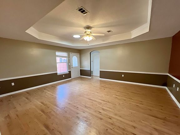 3rd image of 515 Hyde Park Dr