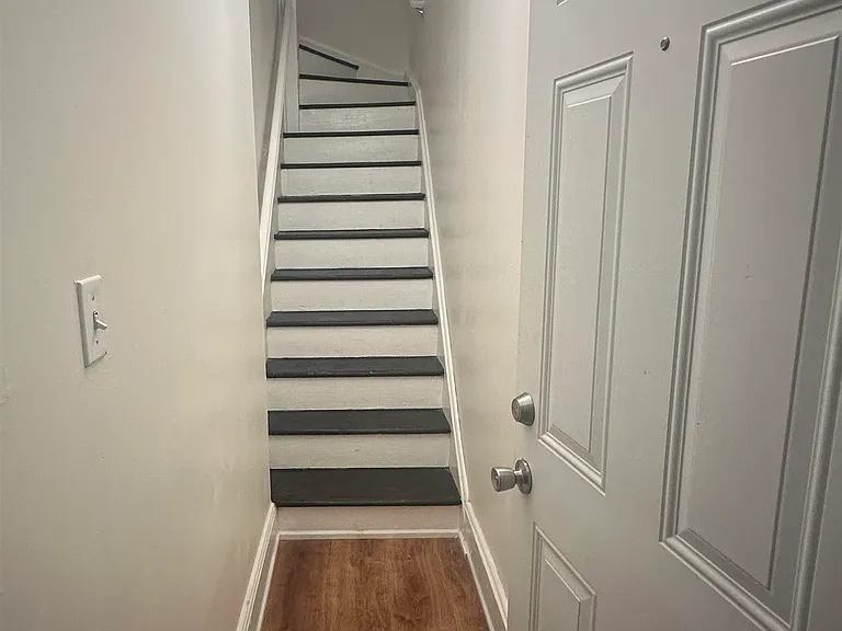 192 Fairview Ave — Photo 3