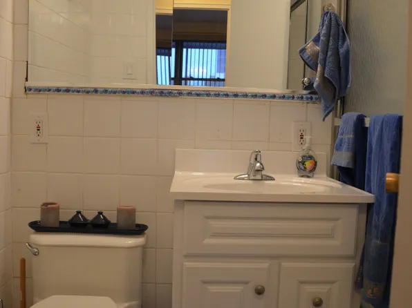 70-25 Yellowstone Boulevard image 1 of 7