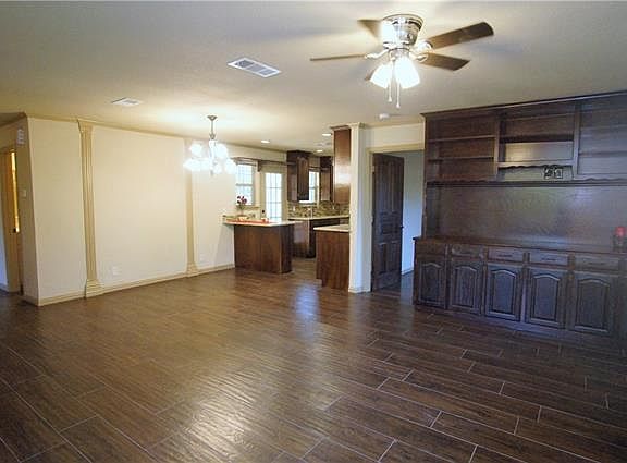 4th image of 2701 Jasmine Ln