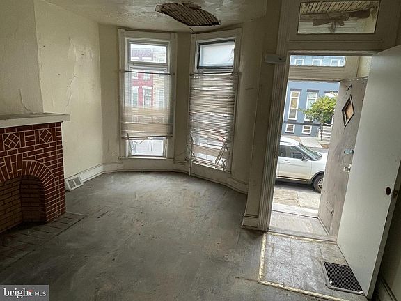 4th image of 1927 Penrose Ave