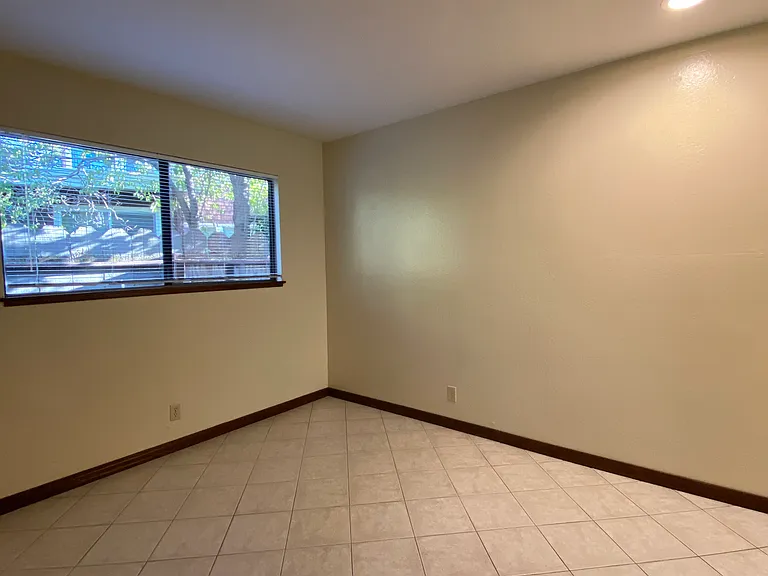 25 Plum Tree Ln #3 — Photo 8