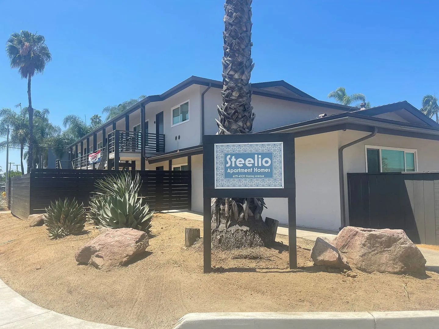 Updated Downstairs 1 Bedroom Apartment W/Patio @ The Steelio With Parking And Ac! Ev Chargers! — Photo 4
