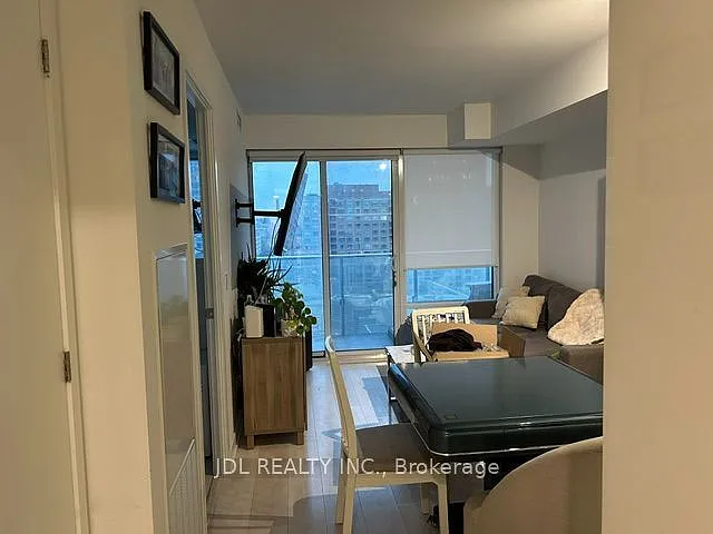 501 Yonge St — Photo 3
