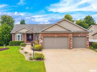 827 Stonelake Dr, Metamora, IL 61548