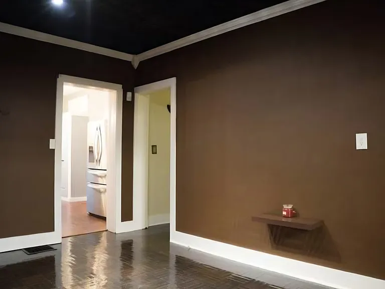 615 E Elm St — Photo 11