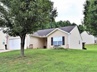 1308 River Run Dr, Lowell, NC 28098