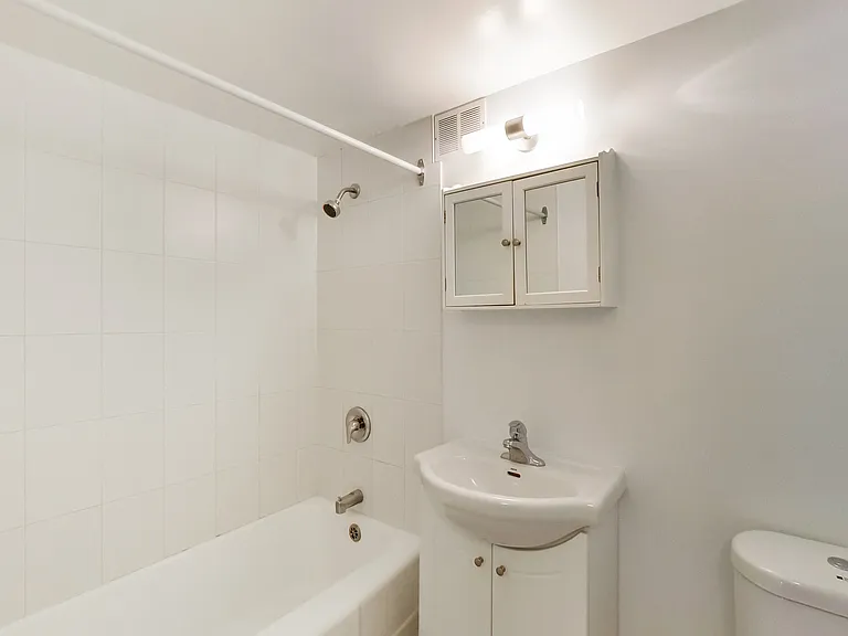 2100 Bathurst St #308 — Photo 64
