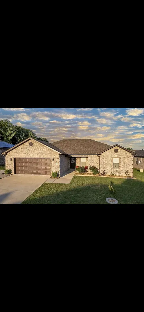 Beautifully maintained 3-Bed, 2-Bath Home with Fenced-in Backyard and Covered Patio — Photo 1