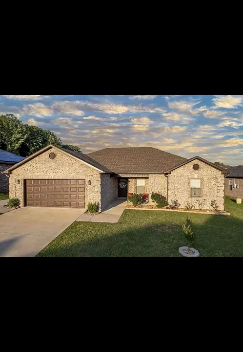 18 Chesapeake Dr