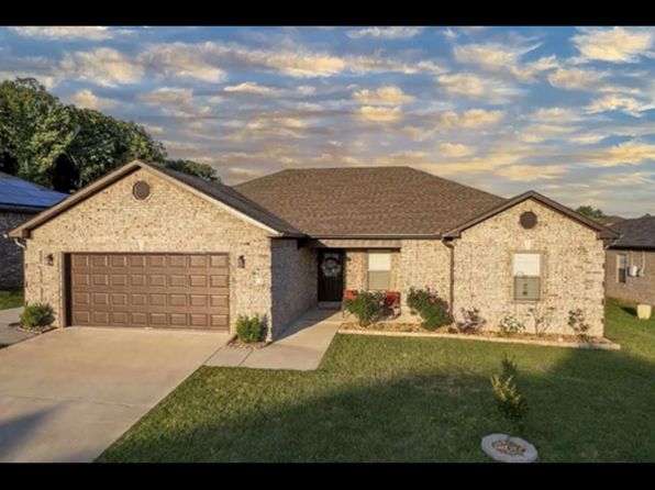 18 Chesapeake Dr
