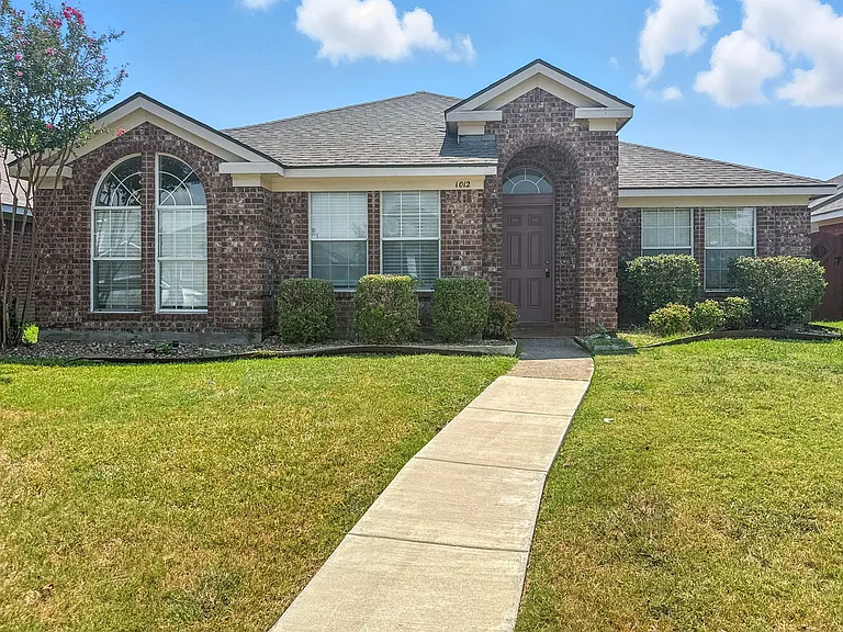 1012 Blackenhurst Ln — Photo 2
